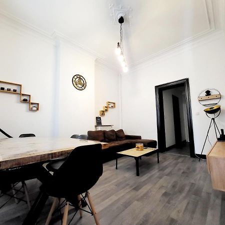 Chambre Privee Au 3E Etage Sans Ascenceur En Plein Centre De Charleroi Exterior foto