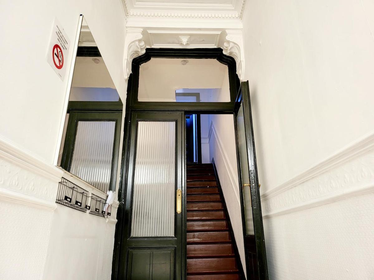 Chambre Privee Au 3E Etage Sans Ascenceur En Plein Centre De Charleroi Exterior foto