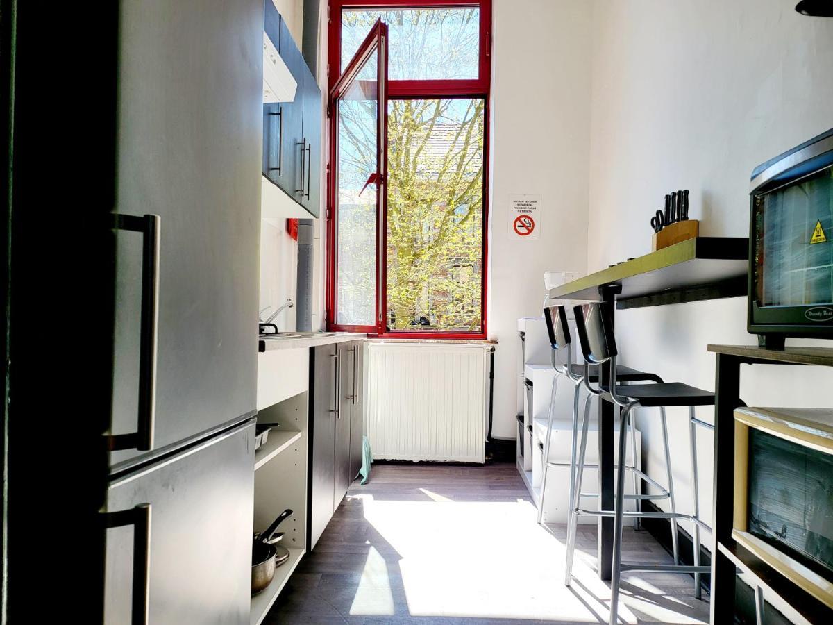 Chambre Privee Au 3E Etage Sans Ascenceur En Plein Centre De Charleroi Exterior foto