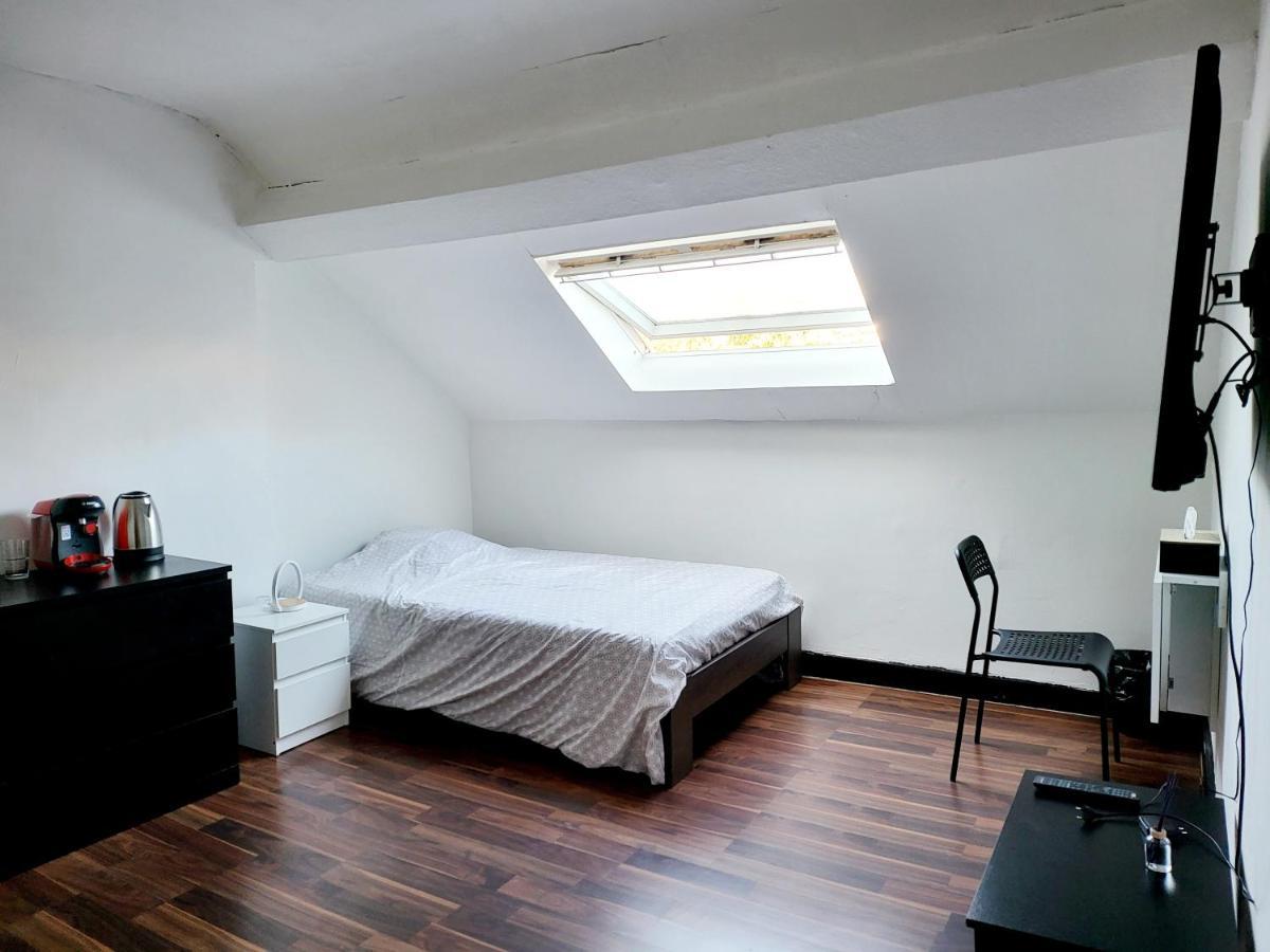 Chambre Privee Au 3E Etage Sans Ascenceur En Plein Centre De Charleroi Exterior foto