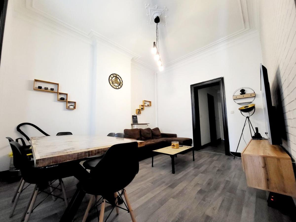 Chambre Privee Au 3E Etage Sans Ascenceur En Plein Centre De Charleroi Exterior foto