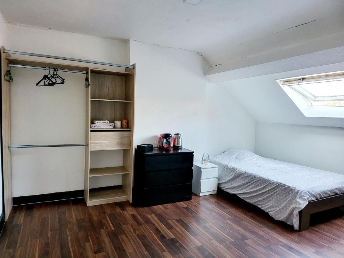 Chambre Privee Au 3E Etage Sans Ascenceur En Plein Centre De Charleroi Exterior foto